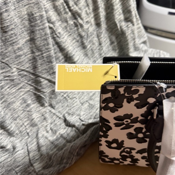 Michael Kors Sheila medium CZ satchel - Picture 6 of 7